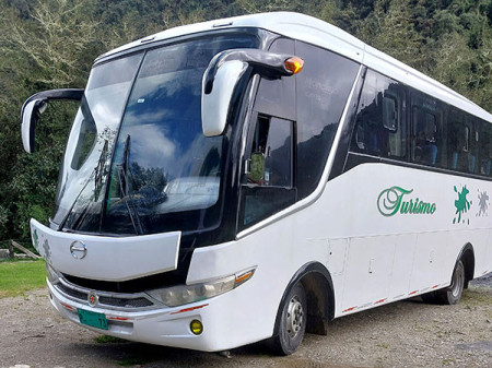 Bus turístico Hino Fc